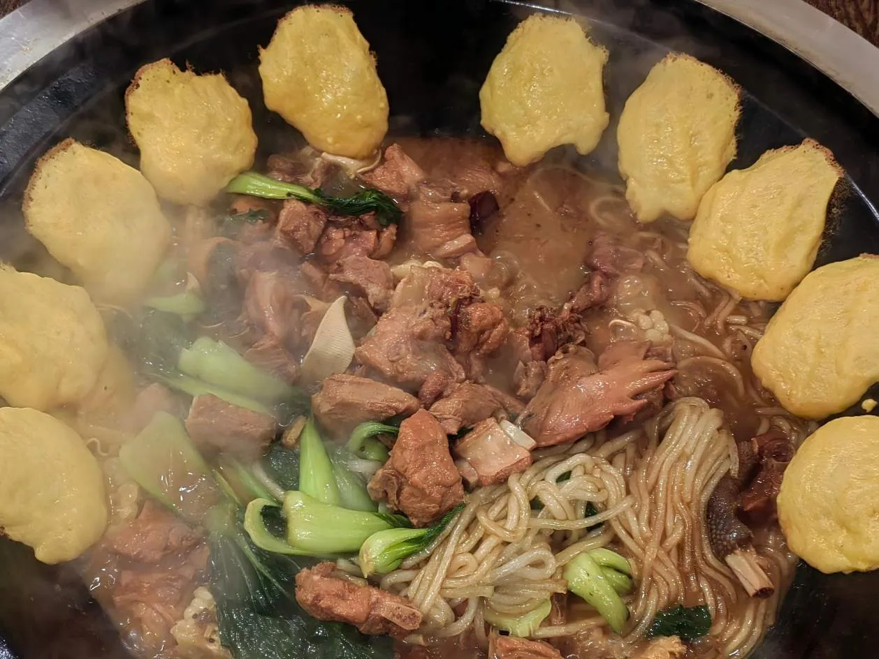 Menecer kişiləri müxtəlifliklərə əlavə yemək təklif edir