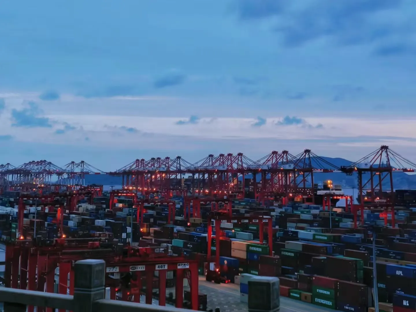 Çinin idxal və ixrac ticarətinin ümumi dəyəri 41,21 trilyon yuana çatıb.