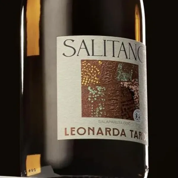 Qırmızı şərab etiketi